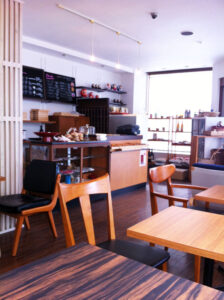 だるまだるま店内